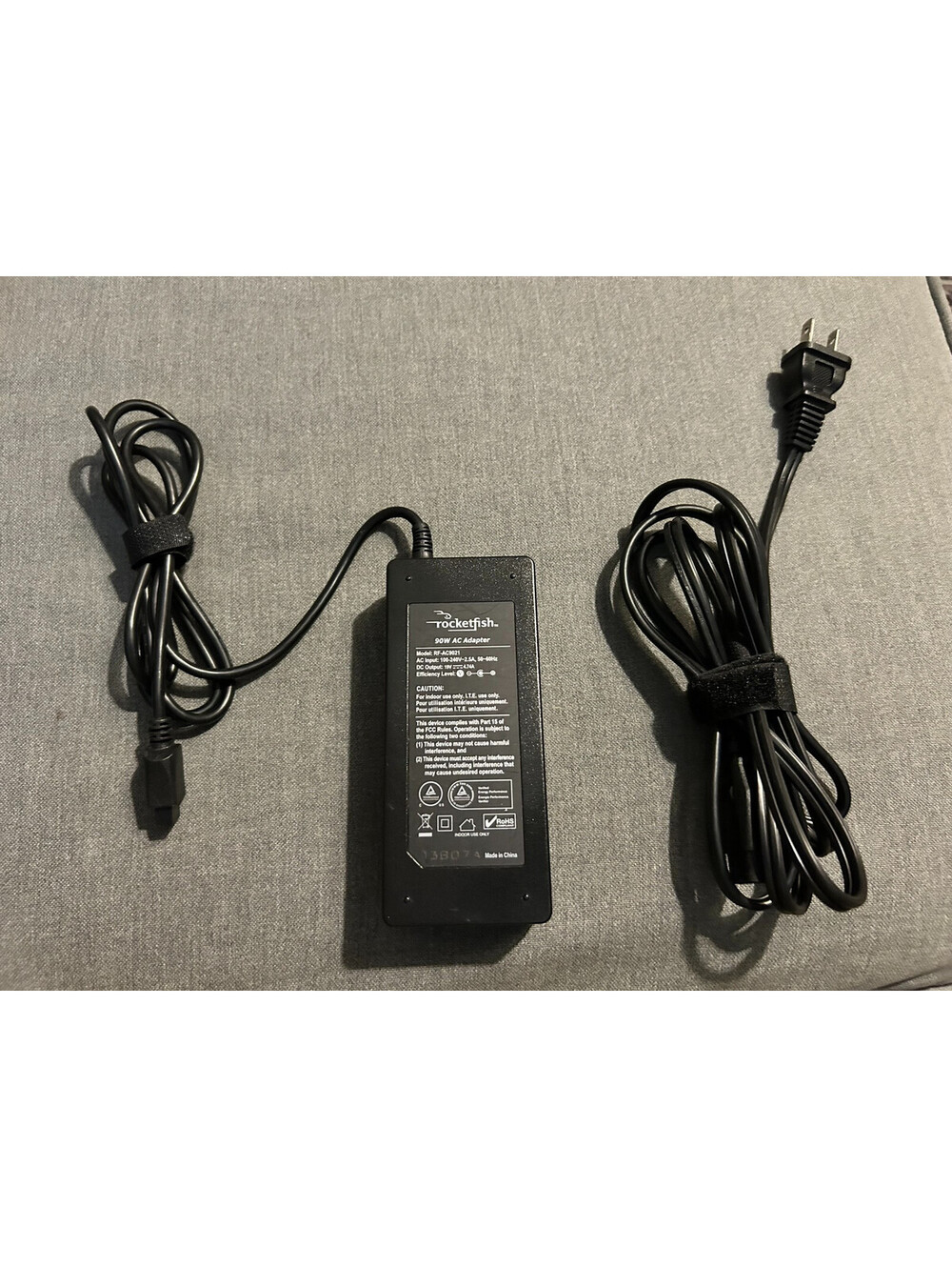 Rocketfish RF-AC9021 90W Universal Laptop AC Adapter 19V 4.74A No Tips